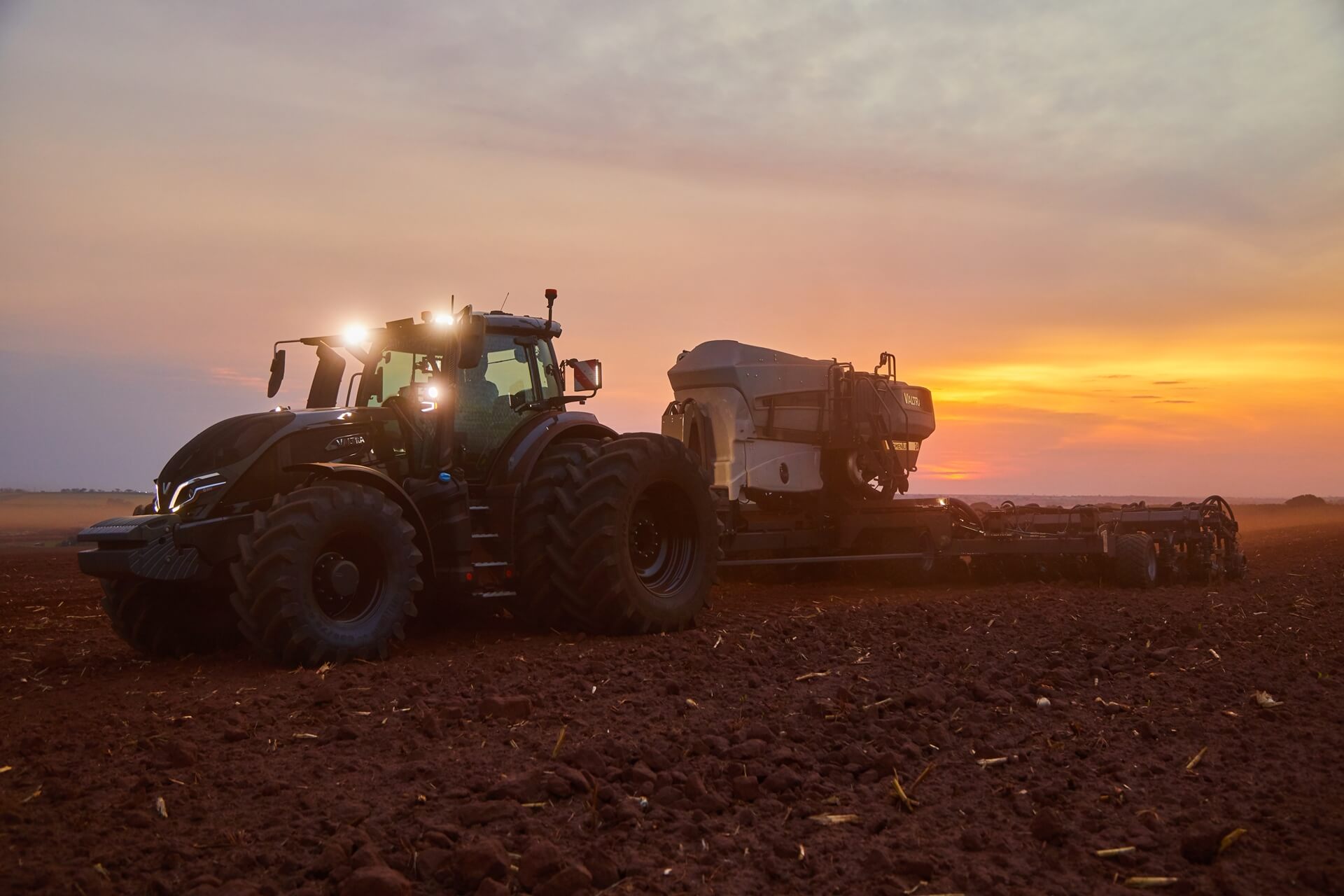Valtra apresenta as melhores opções em máquinas agrícolas na Bahia Farm Show 2025